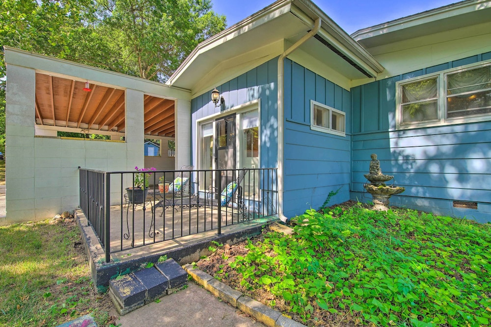Bright Springfield Home: Walk to Nature Center! view 3