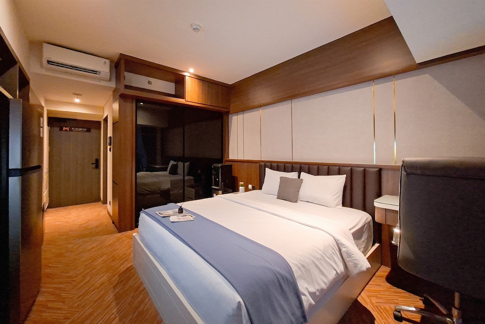 Modern Rustic Studio Apartment At Carstensz Residence