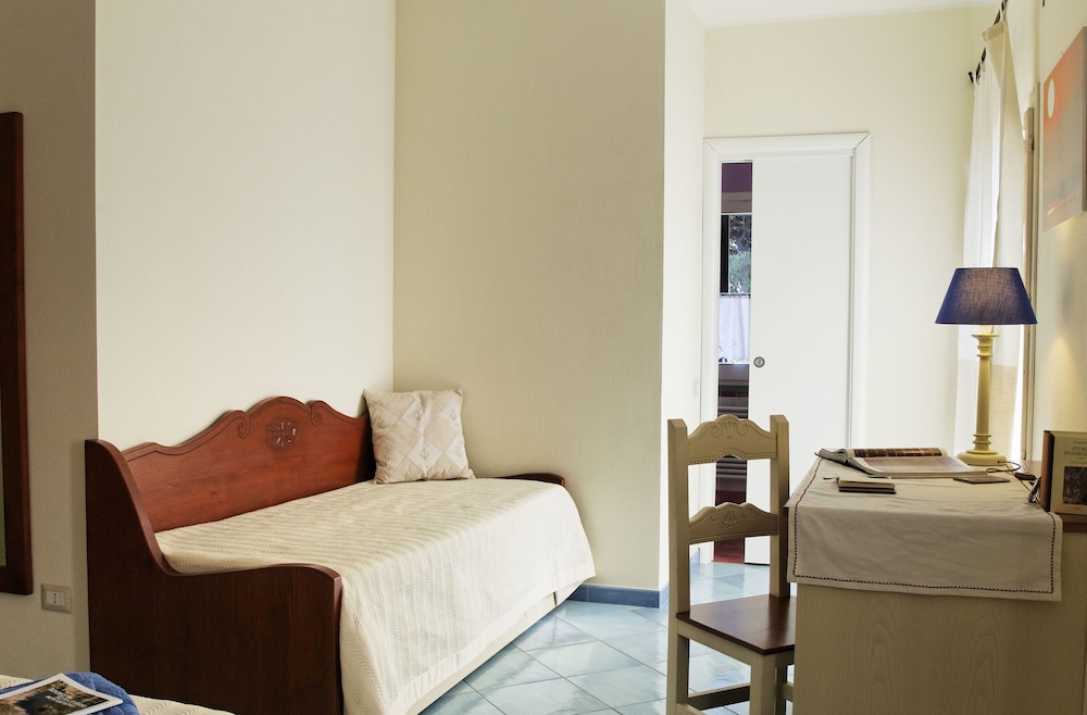 B&B Gaulos photo 2