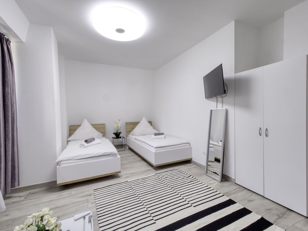 Amanda Hostel