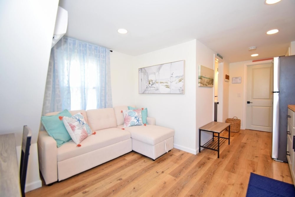 Parrot Bay-key West Cabanas 42 1 Bedroom Condo by RedAwning