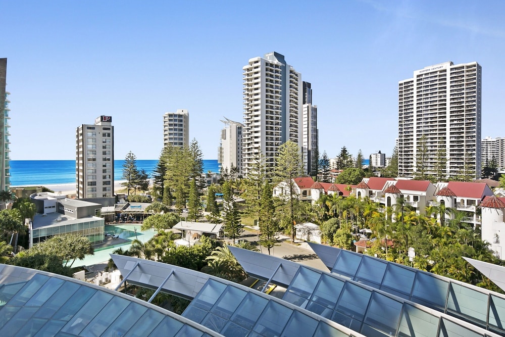 Scenic 2-bed With Pool, Gym
