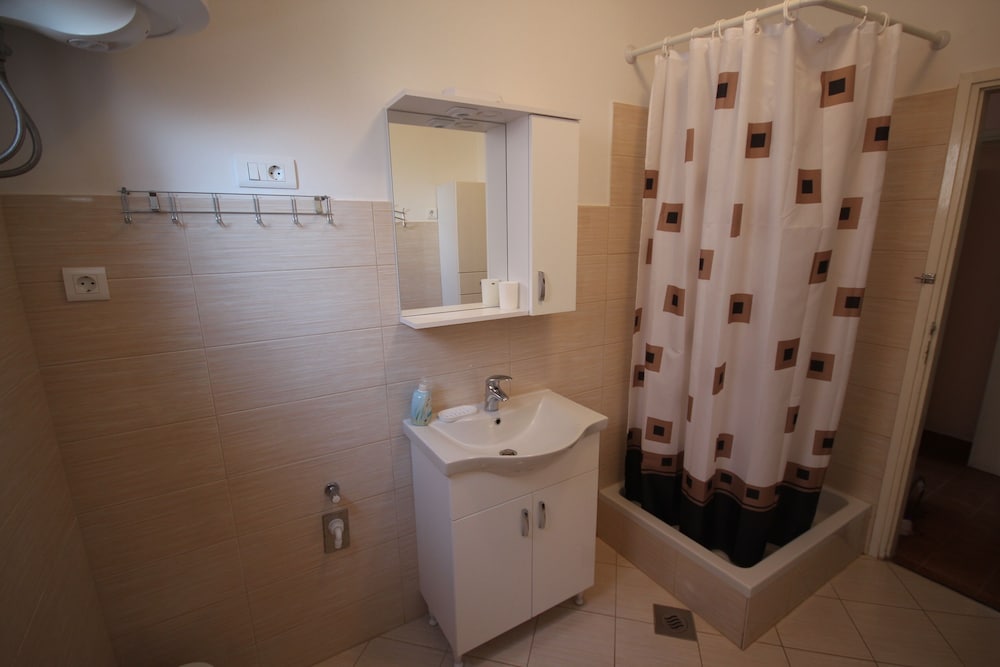 Comfortable Apartment, Zadar Borik, up To 5 Persons