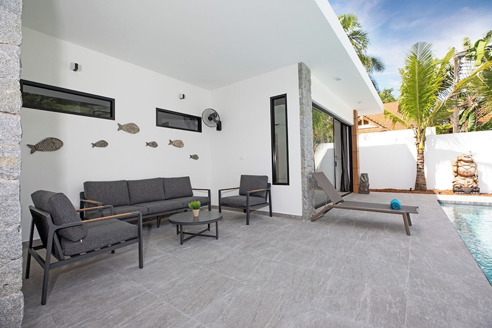 Modern 5 Bedrooms Pool Villa Curtis