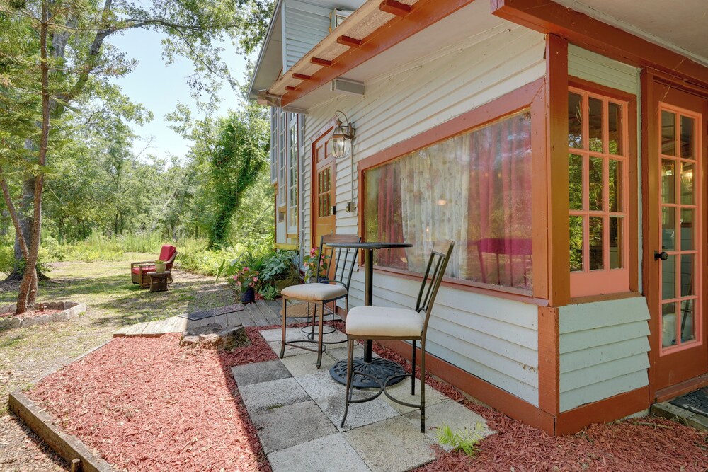 Glamping-style Cabin on 20-acre Farm Near Lutz!