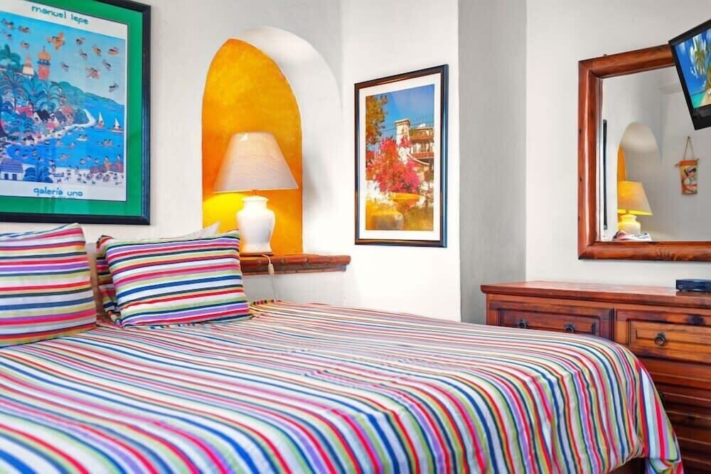 Ocean View 1Br Condo-balcony-beach-pool - 306