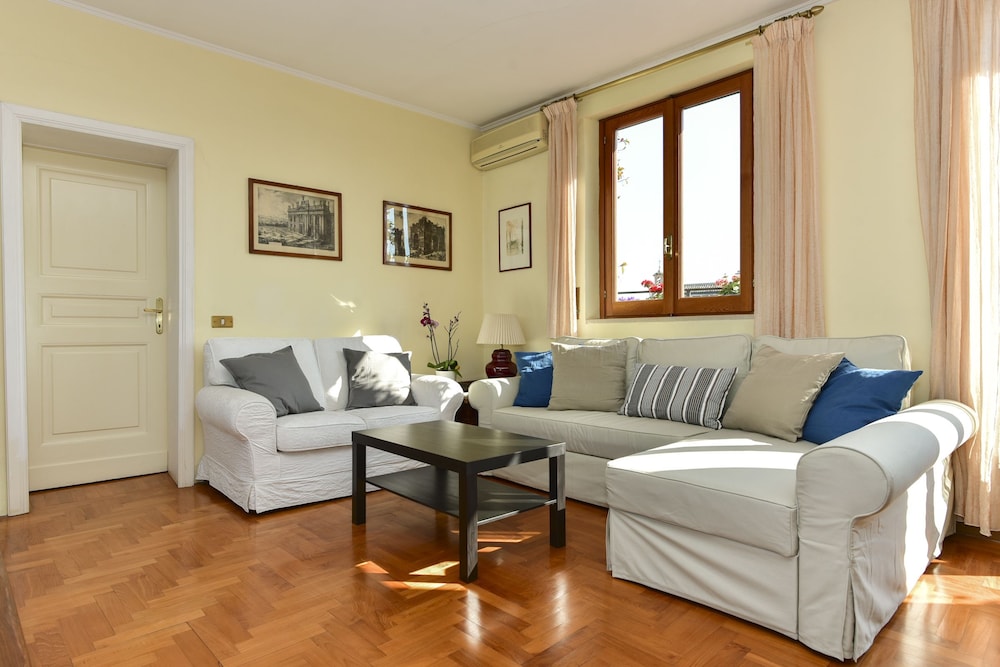 Rome at Your Feet Apartment with Terrace