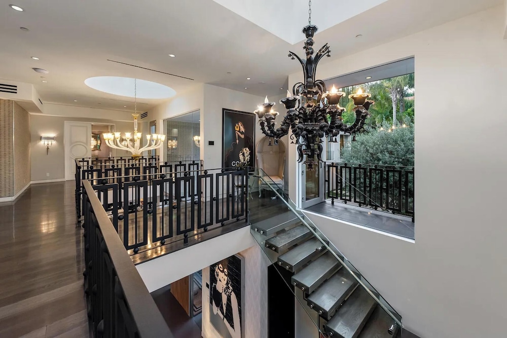 Alta Royale - Exquisite Designer Retreat Near Soho House & Rodeo Drive