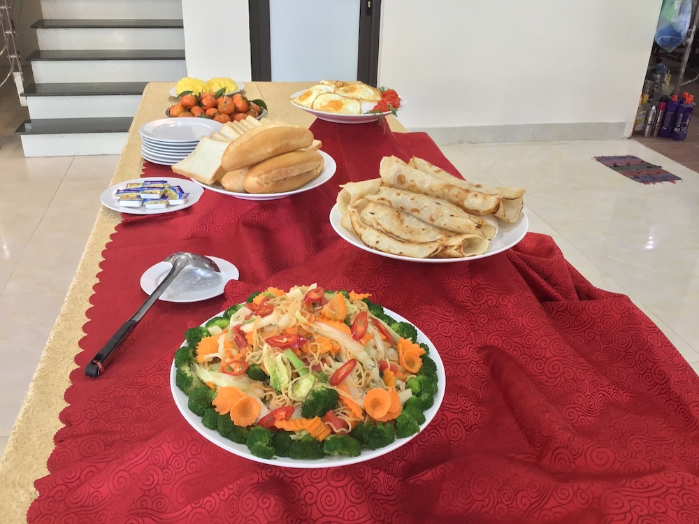 Cong Khanh Hotel - Hostel