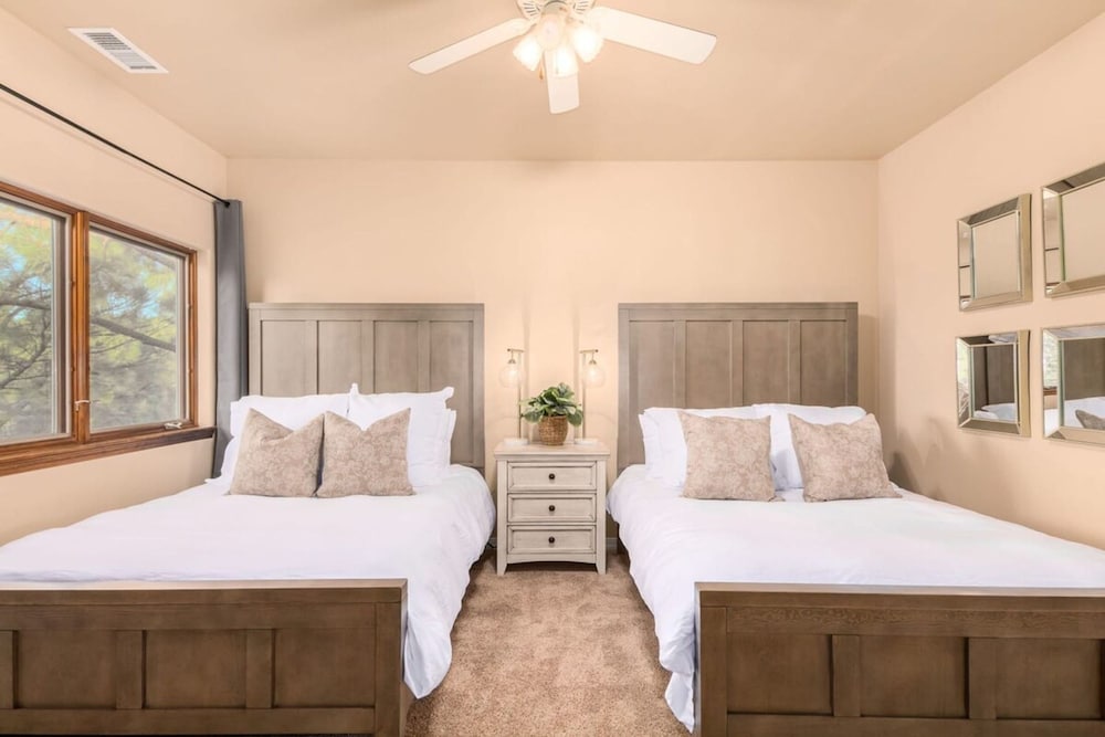Amberwood Estate w 5 Showers Spa Mtn Views