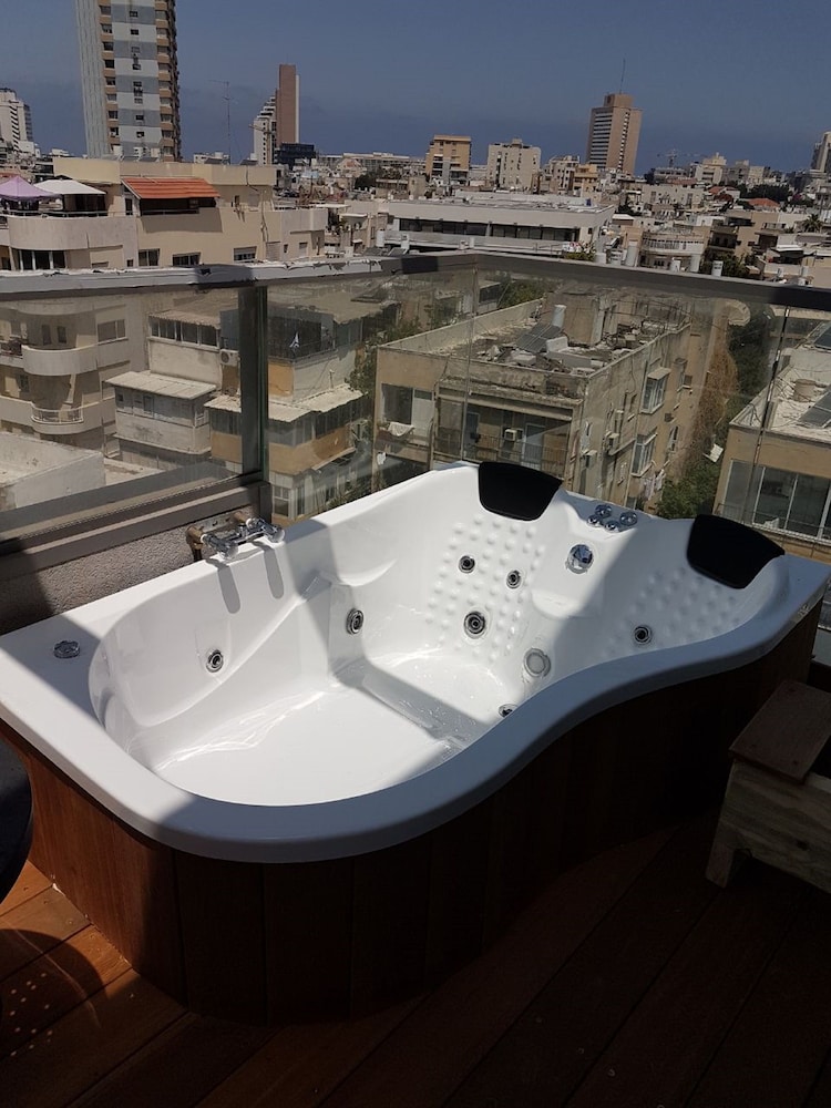 Luxury Apartment in Tel Aviv