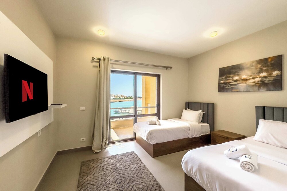 Posh & Eclectic 4 BDR Villa @ Fanadir Bay