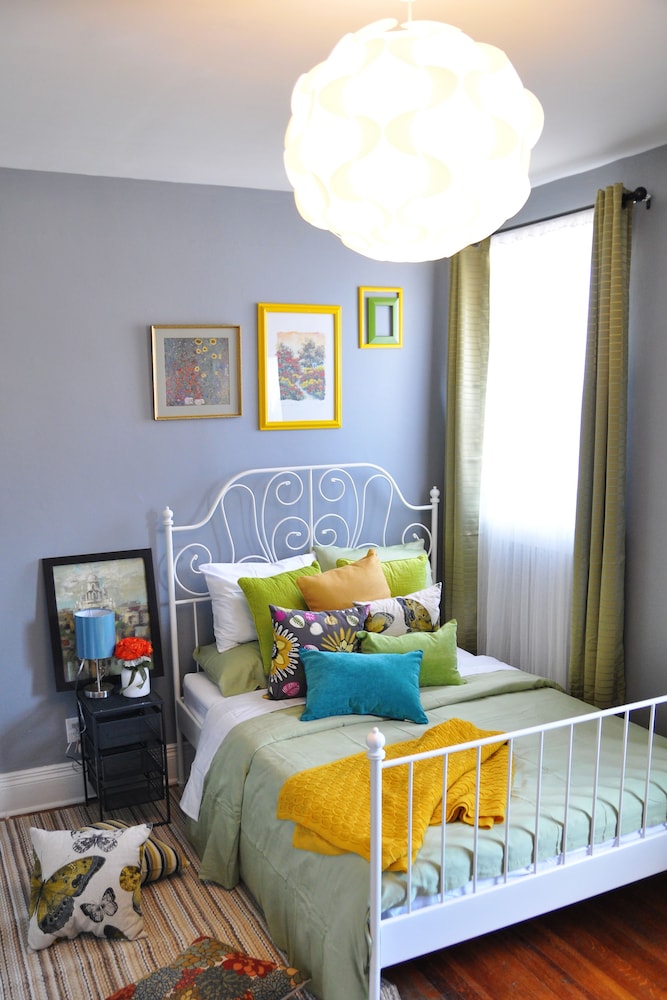 Colour Cube Guest House - Image 1