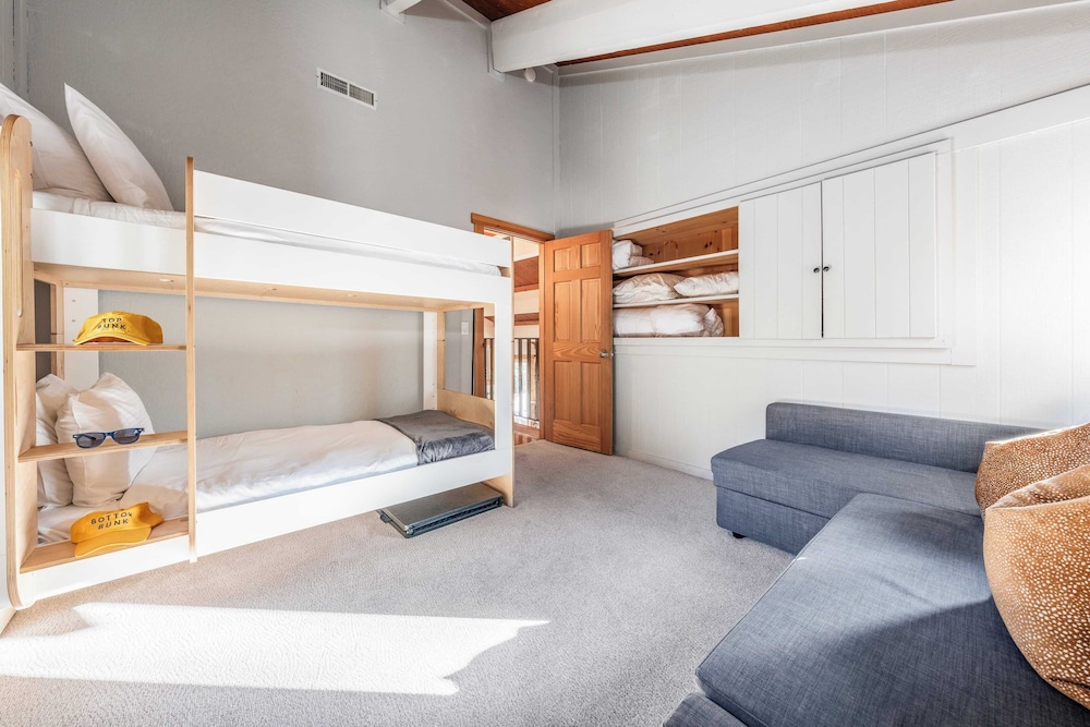 Year-round Tahoe Escape With Hot Tub & Outdoor Dining Timberline Haven by Avantstay