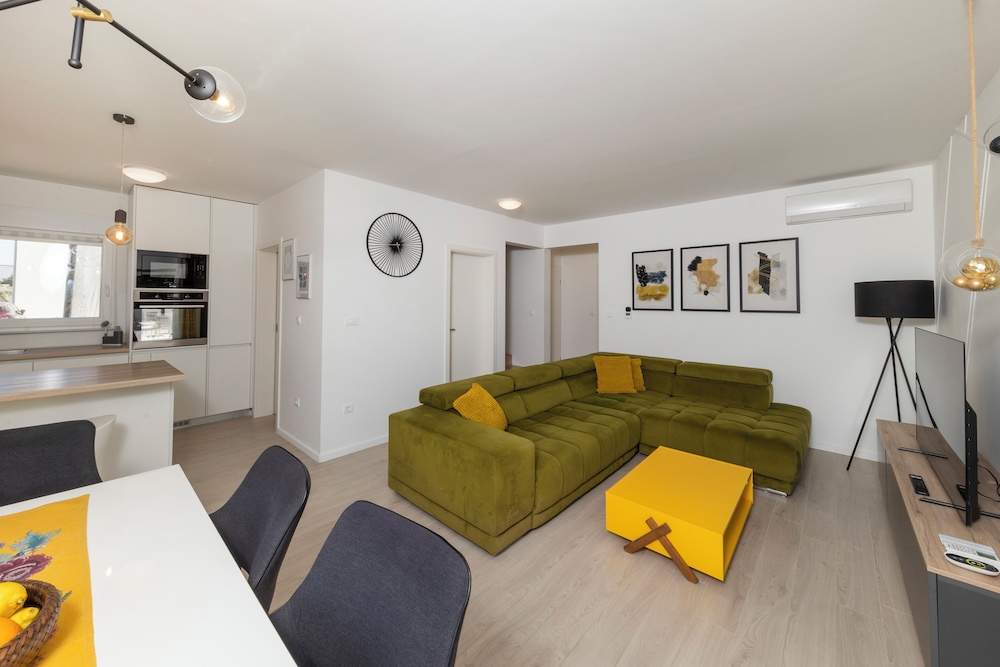 Alba Family Home