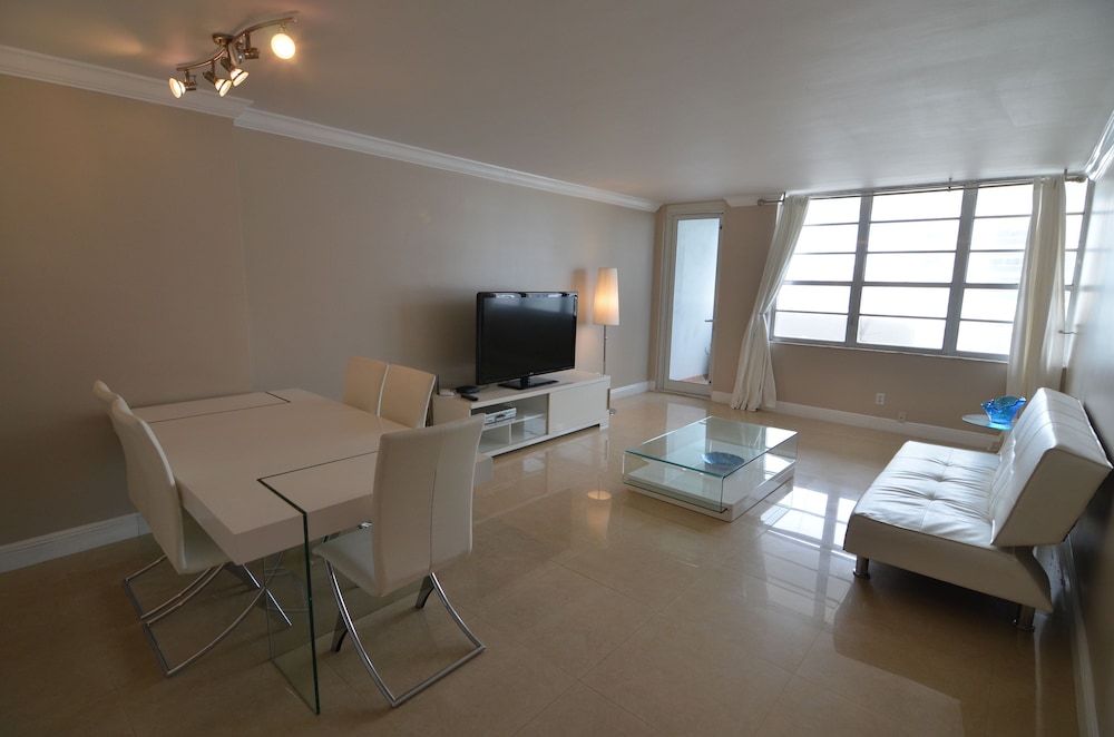 Riviera Luxury Living at the Decoplage
