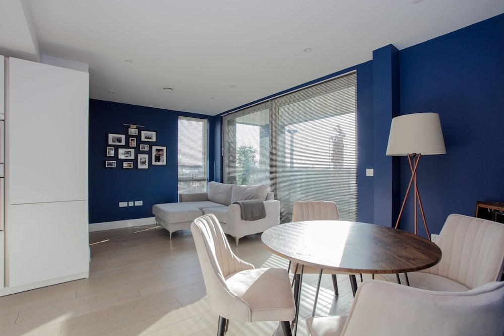 Contemporary 1 Bedroom Apartment in South London