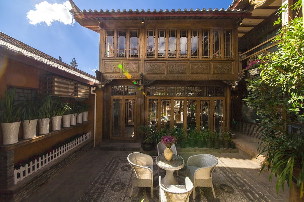 Hua Zhu Fansu Yunju Homestay