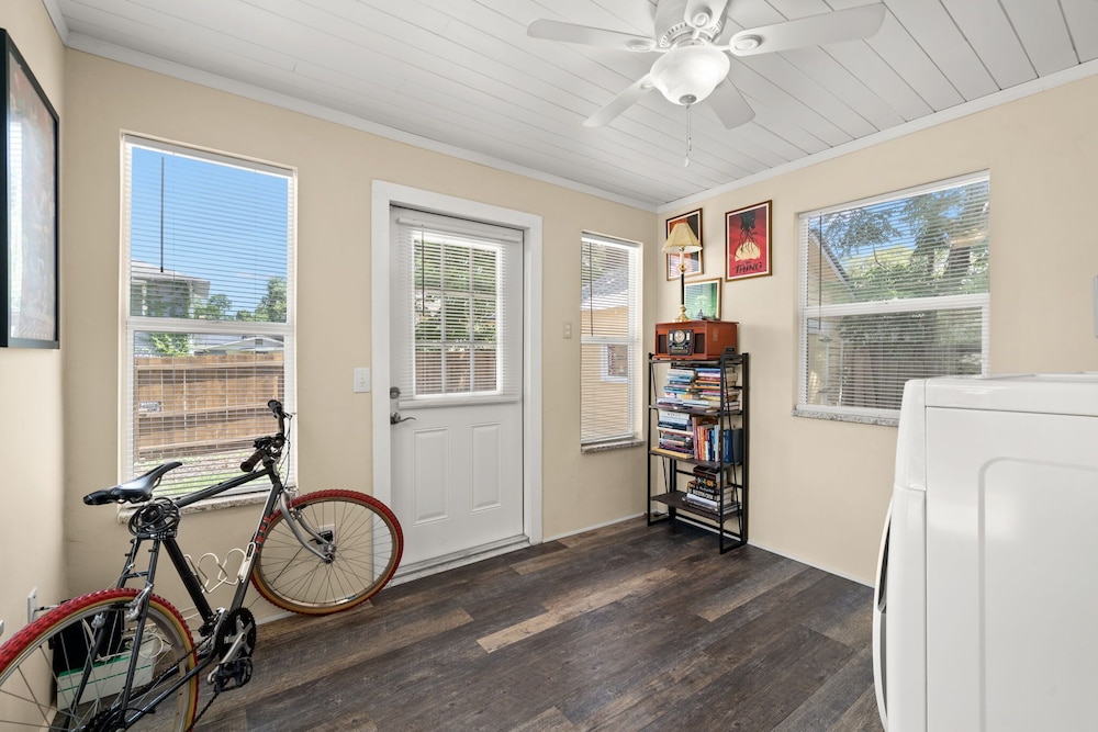 NEW Lakeland Landing Cute Bungalow by Downtown