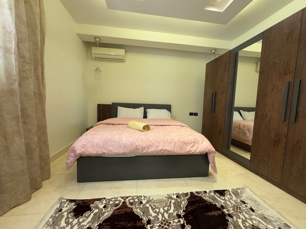 1108 Spacious 3BR Apt 2BA Near Airport