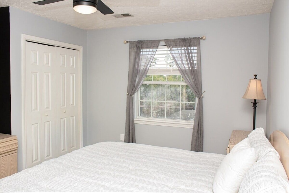 Waterway Village 18g 2 Bedroom Condo