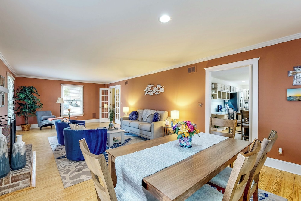 Waterfront Allergy-free 4br, Dock & Home Theater