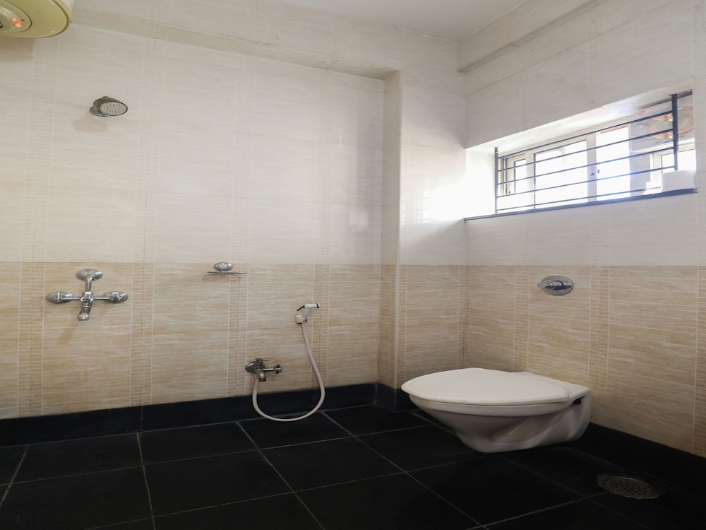 OYO 29638 Gmr 18 Hotel