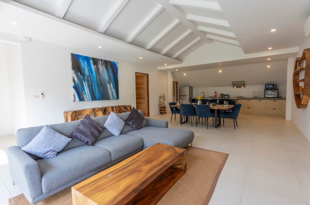 Tropical 3BR Escape Pool Style V90