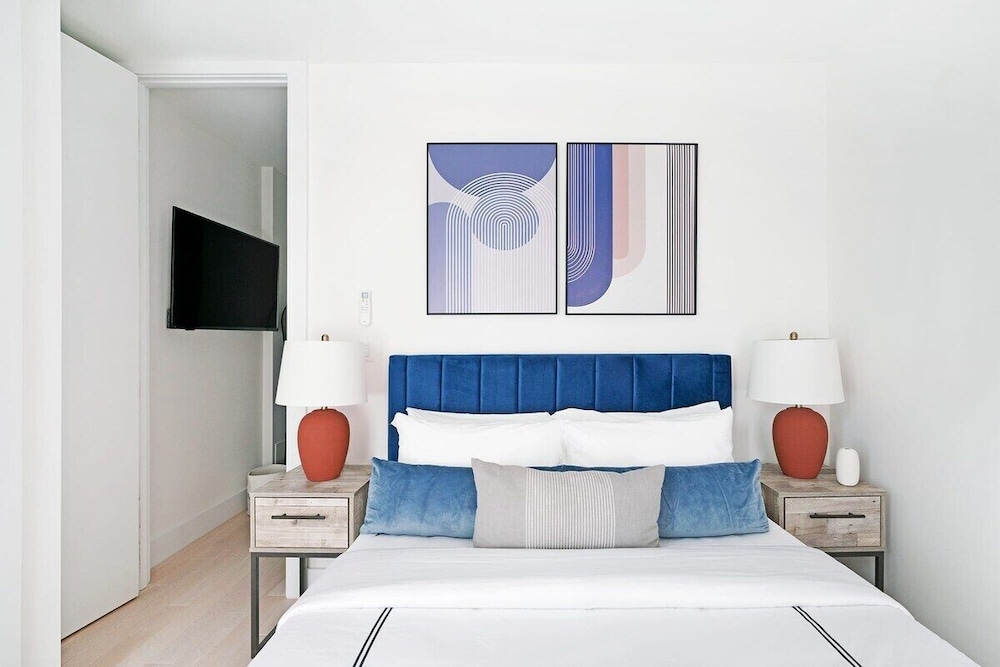 48 Midtown West Apt