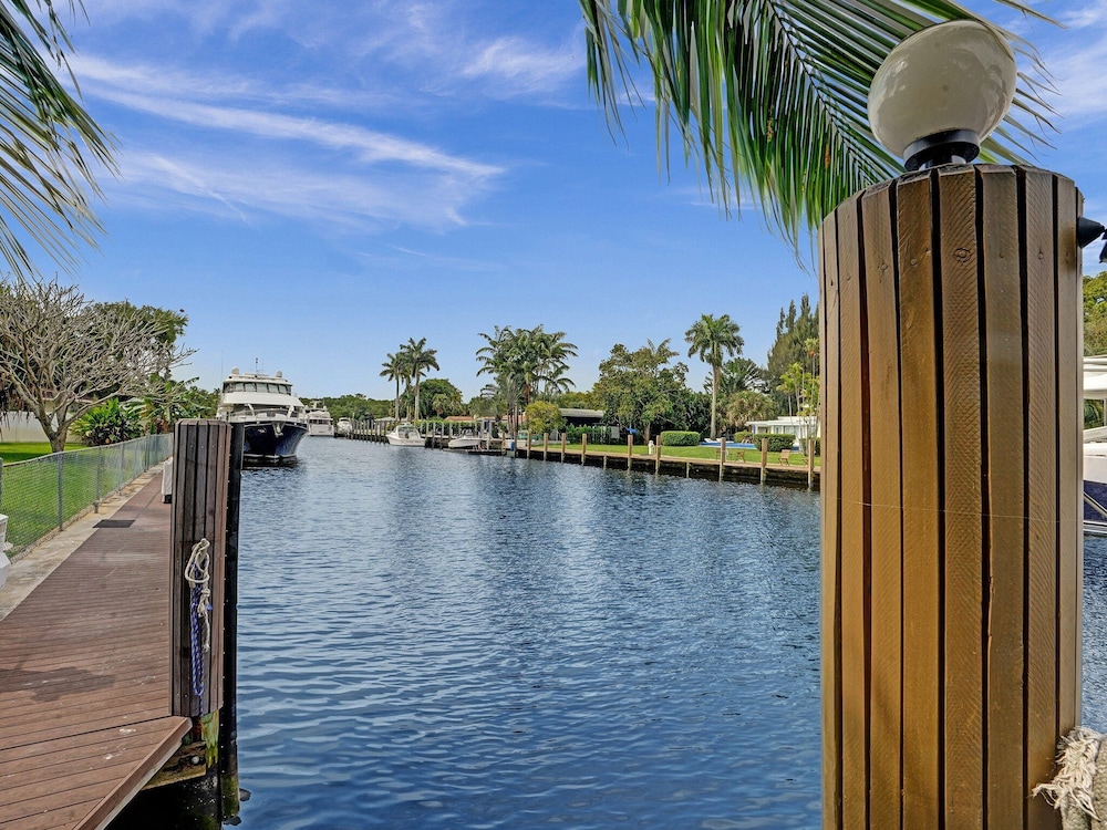 Villa Riverland With Heated Pool On The Water 5 Bedroom Villa