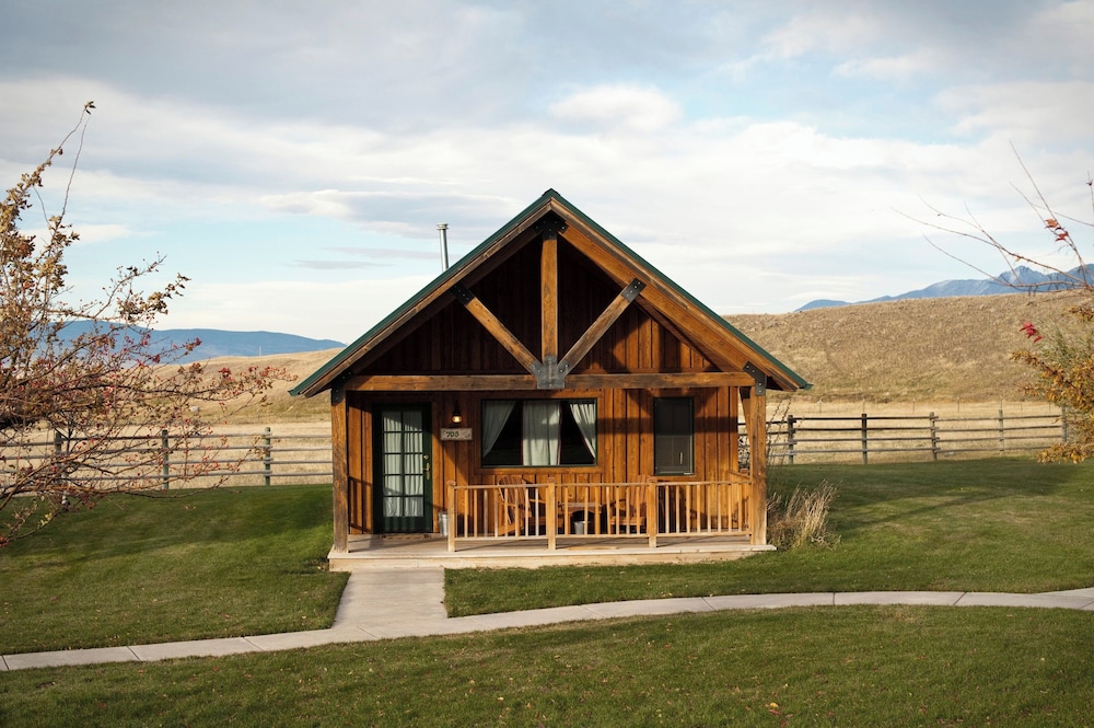 Chico Hot Springs Resort & Day Spa