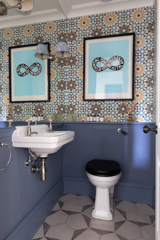 Ladbroke Gardens VII by Onefinestay