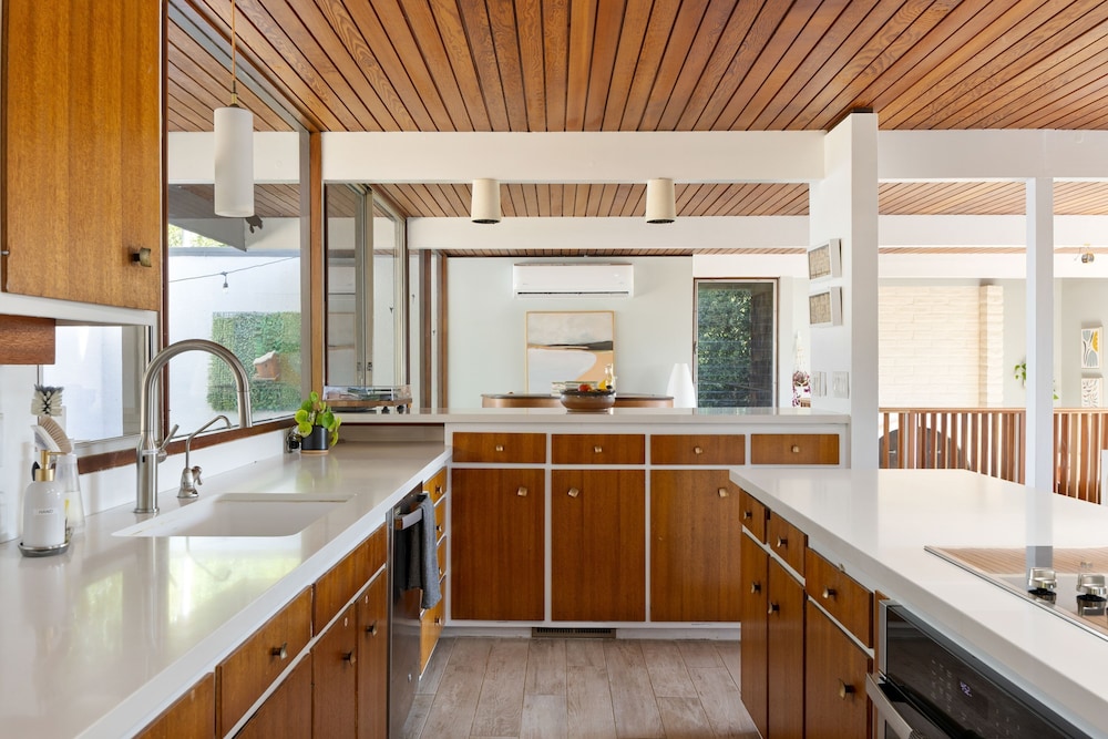 Mid-century Masterpiece With Pool Spa Tesla