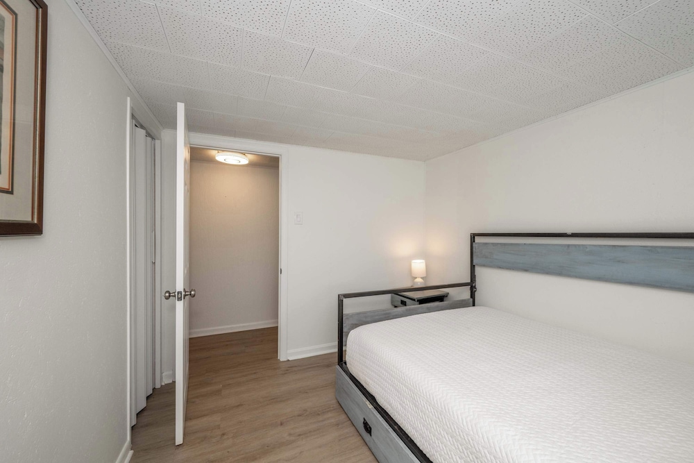 The Grand Elm Suite 2 Sleeps 6