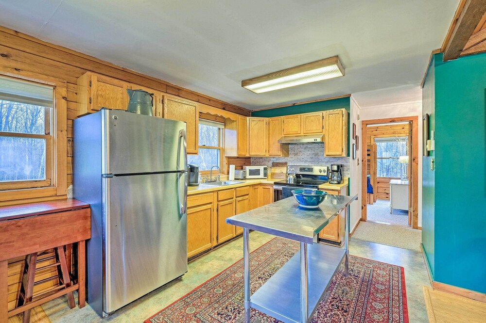 High Peak Heaven: Cozy Log Cabin on 1 Acre!