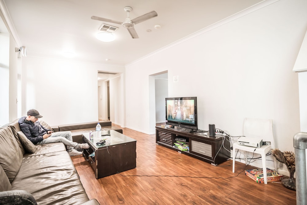Downtown Backpackers Hostel - note - Valid Passport required for check in