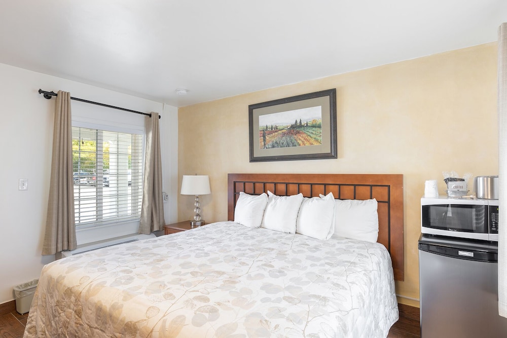Vineyard Valley Inn