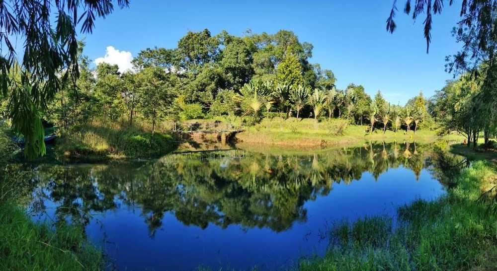 Kadkani Riverside Resort