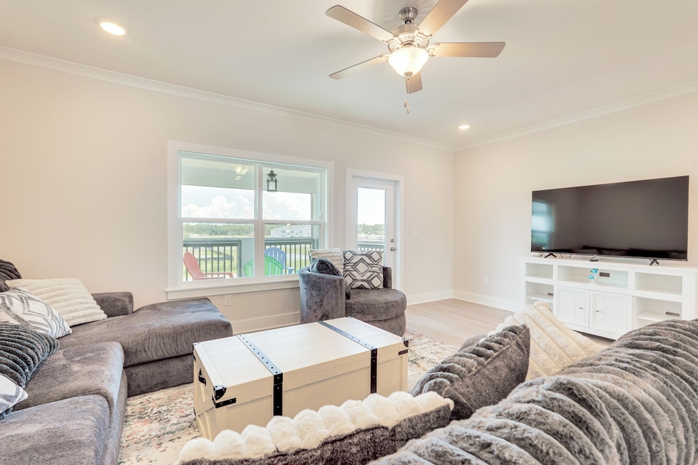 2 Mi to Ocean: Townhome w/ Pool & Dog Park in Pcb!
