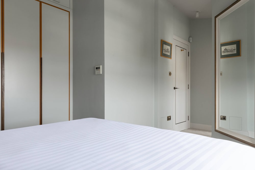 Cornwall Gardens Xxiii by Onefinestay