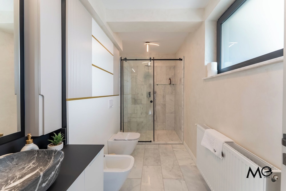 MoHost Valcom - Luxury Skyline Penthouse