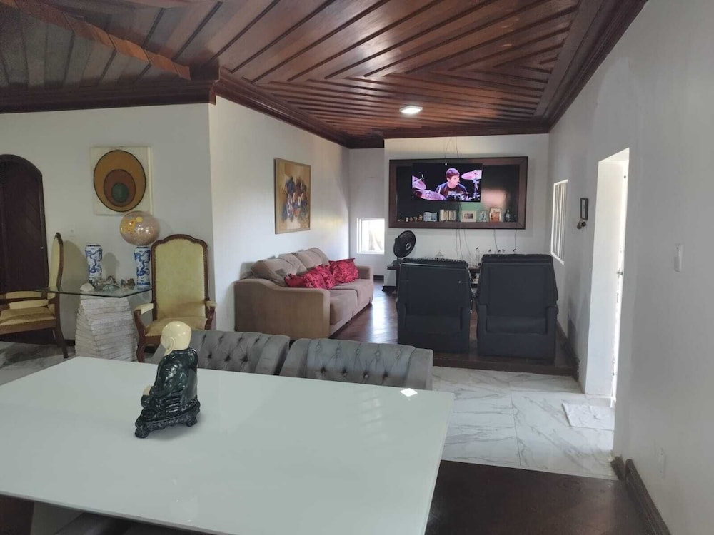 Casa com Piscina 50000 lts Área Gourmet