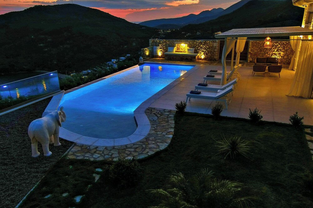 Horizon Blue Villa