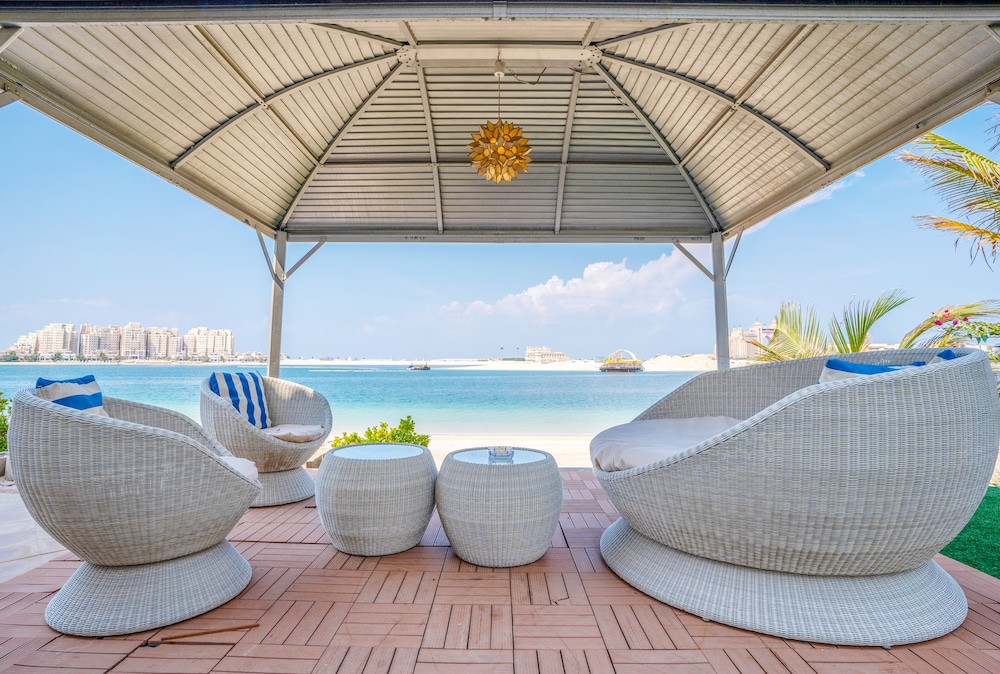 5BR Beach & pool villa in Palm