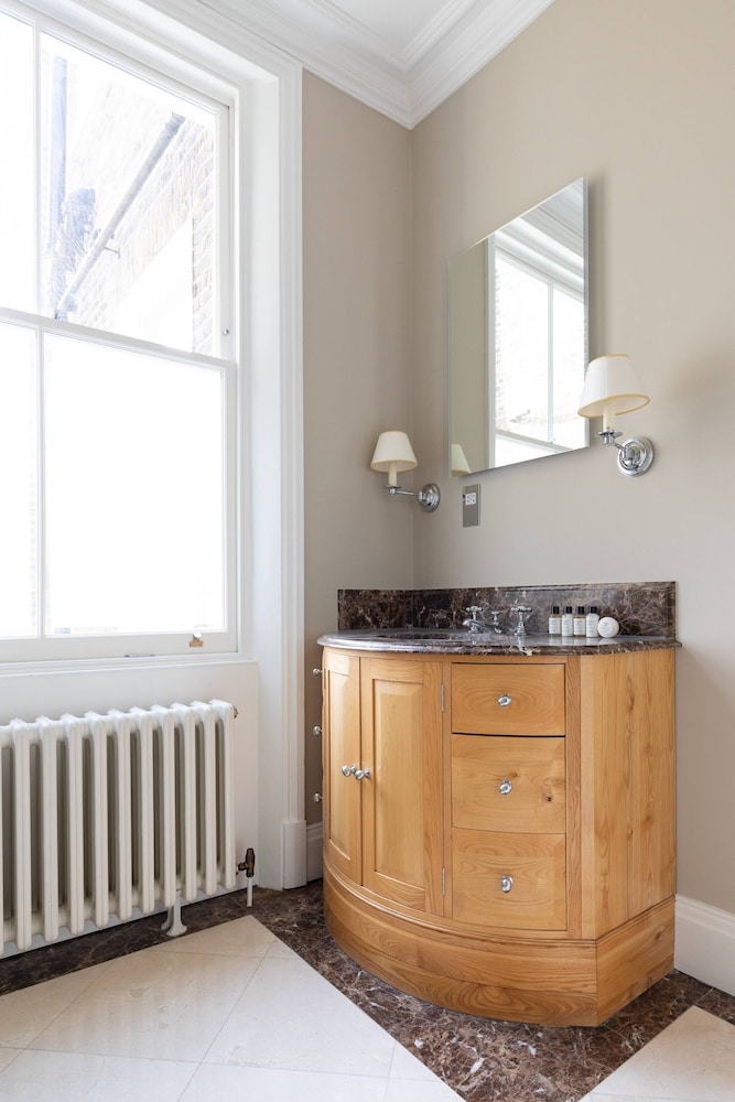 Earl's Court Square XI by Onefinestay