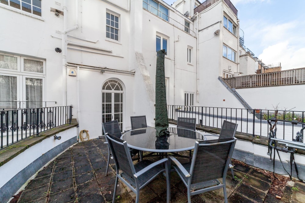 outdoor bbq area