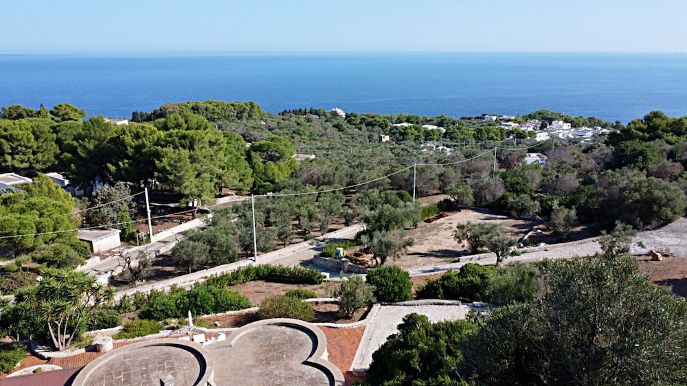 Villa Agapanto - Trullo Anthos con Vista Mare e Giardino Privato view 3