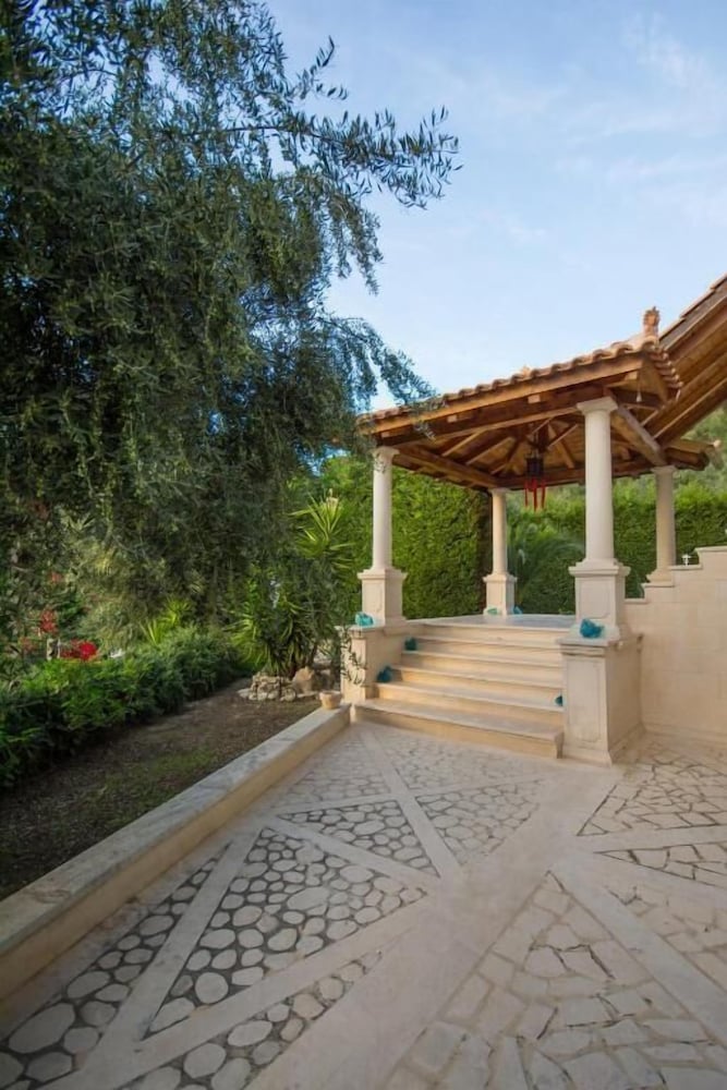 Gigi Star Tatiana Luxury Apartment