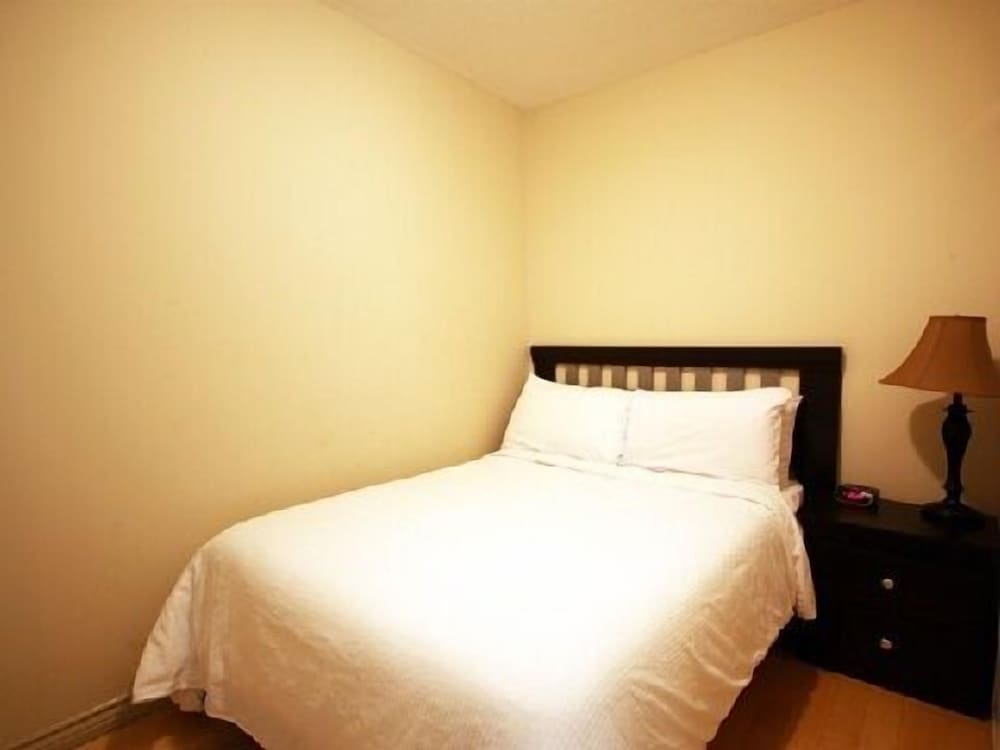 WhiteHall Suites- Yorkville