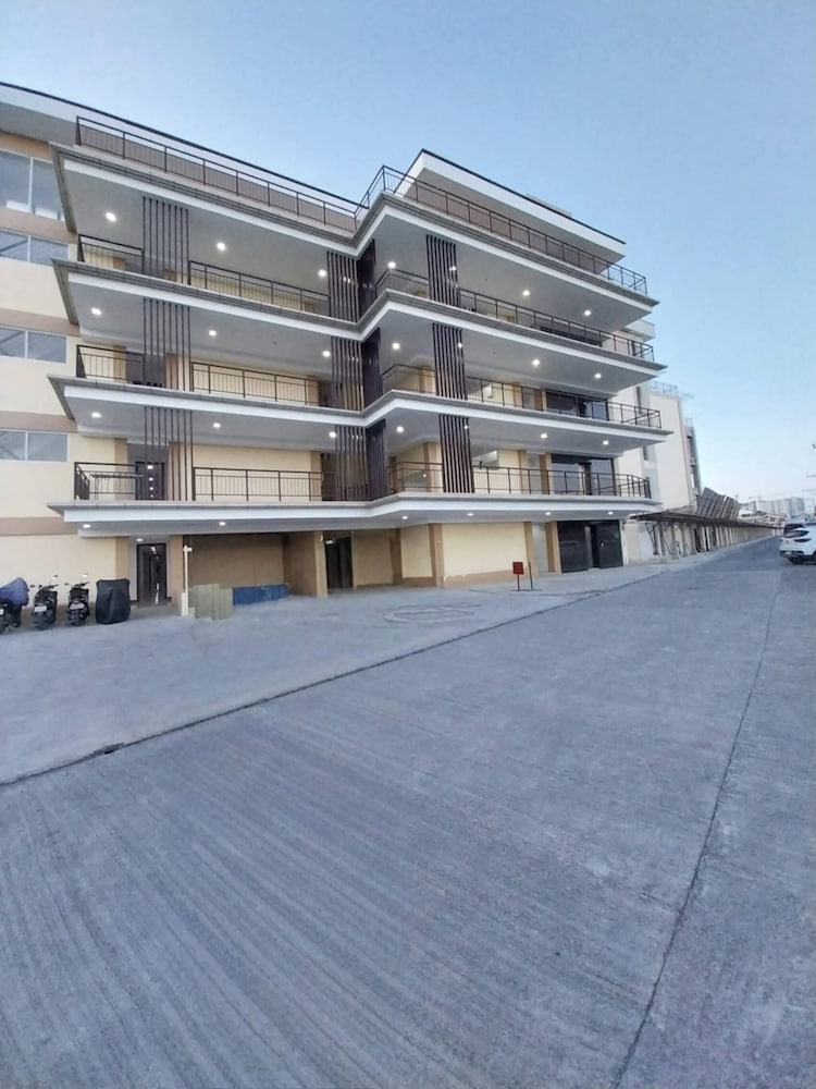 Near Mactan International Airport Condo With Private Entrance and Shared Pool